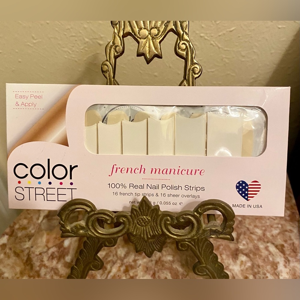 COLOR STREET - CITY OF HOPE (Color)
100% Real Nail Pol Strips; New in package.